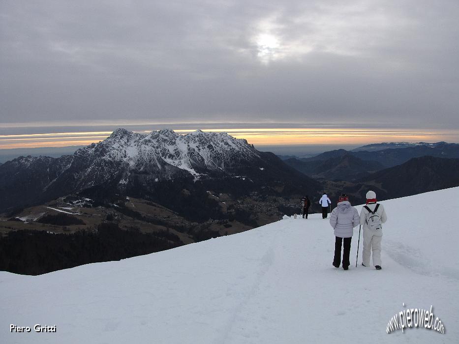 27 ...e verso la Val Serina e la pianura.jpg